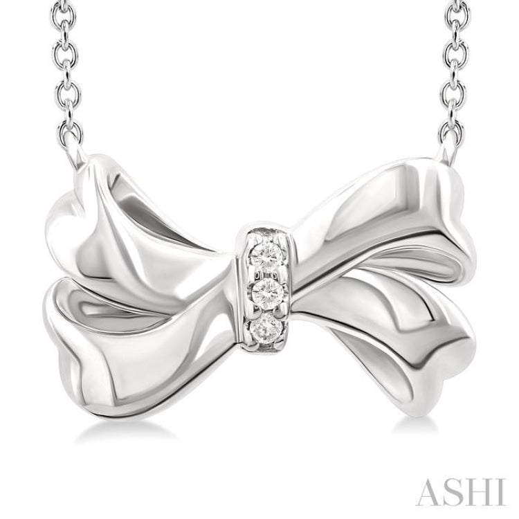 1/50 Ctw Bow Round Cut Diamond Fashion Pendant With Chain in Sterling Silver