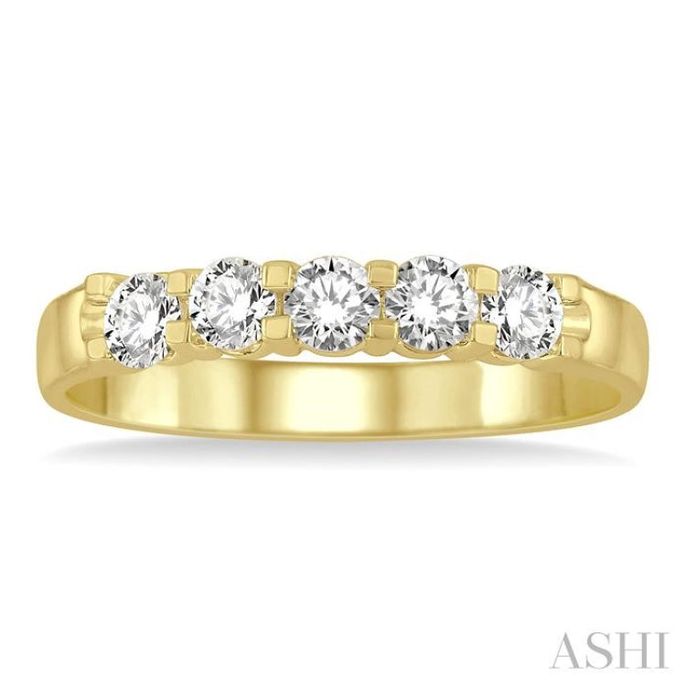 1/2 Ctw 5 Stone Round Cut Diamond Wedding Band in 14K Yellow Gold