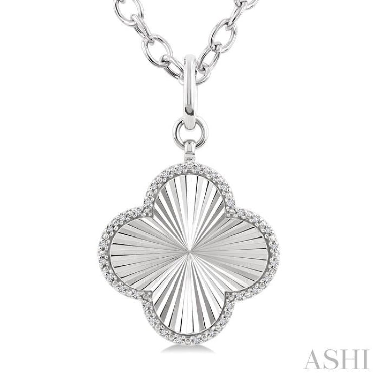 1/10 Ctw Clover Fluted Medallion Round Cut Diamond Pendant With Chain in Sterling Silver