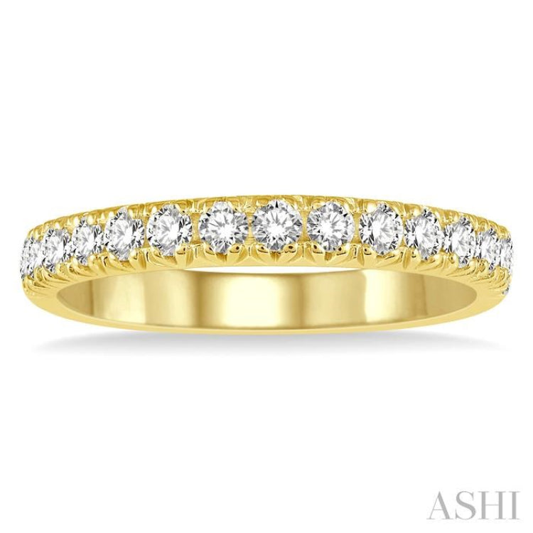 1/2 Ctw 15Stones Round Cut Diamond Wedding Band in 14K Yellow Gold