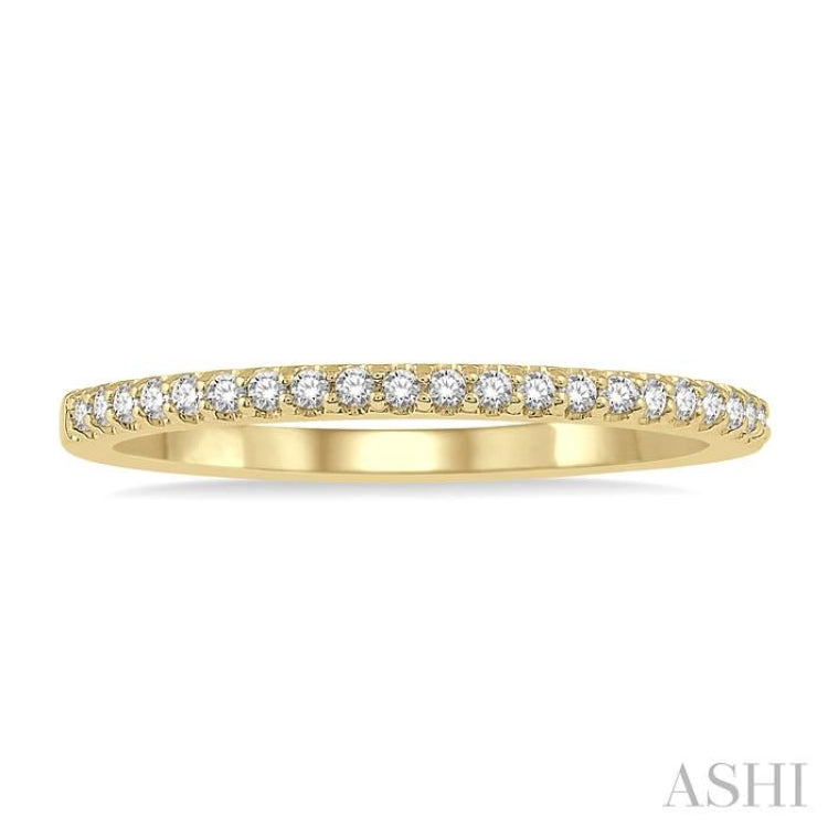 1/10 Ctw Round Cut Diamond Wedding Band in 14K Yellow Gold
