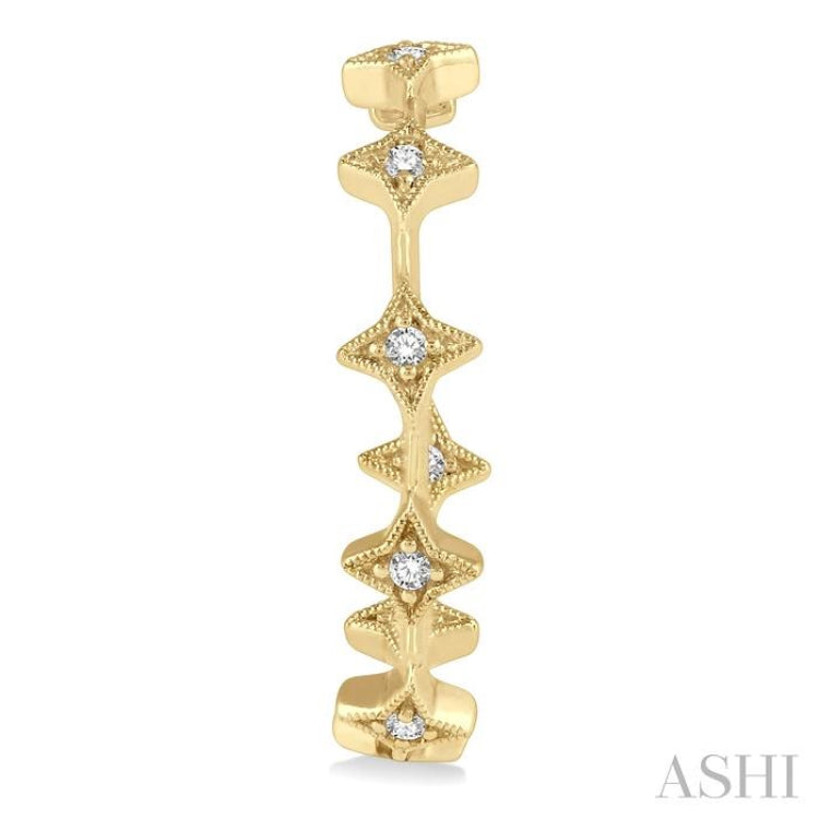 1/5 Ctw Star Shape Accent Round Cut Diamond Hoop Earrings in 14K Yellow Gold