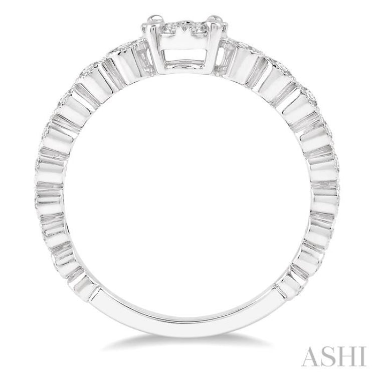 1/3 Ctw Round Shape Lattice Lovebright Diamond Cluster Ring in 14K White Gold