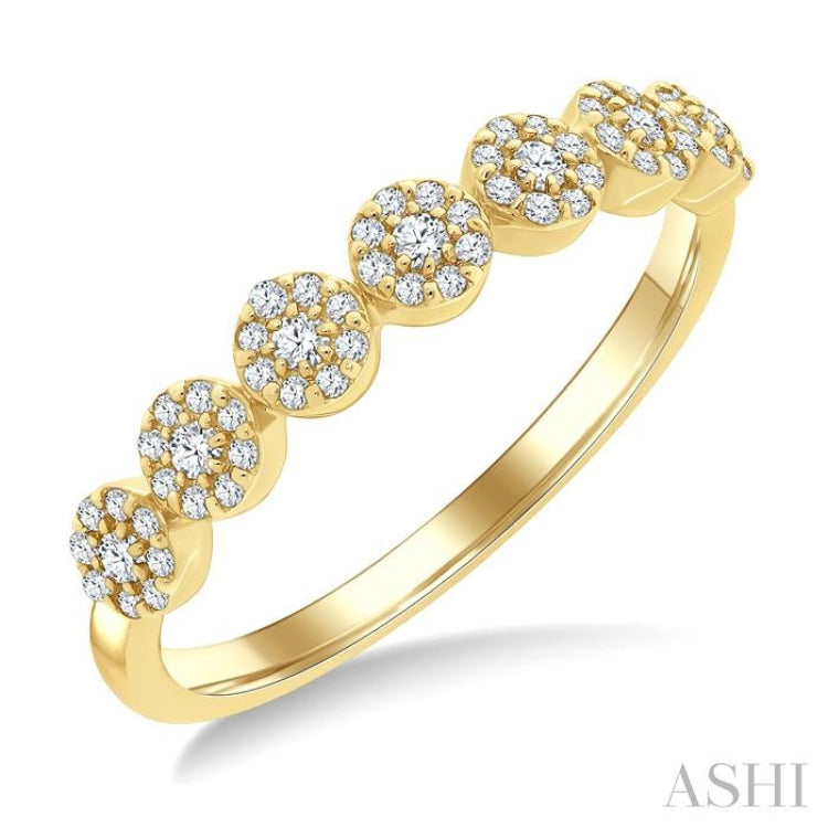 1/4 Ctw Circular Mount Round Cut Diamond Cluster Fashion Band in 14K Yellow Gold