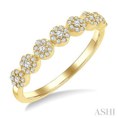 1/4 Ctw Circular Mount Round Cut Diamond Cluster Fashion Band in 14K Yellow Gold