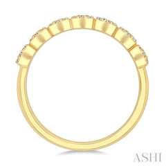 1/4 Ctw Circular Mount Round Cut Diamond Cluster Fashion Band in 14K Yellow Gold