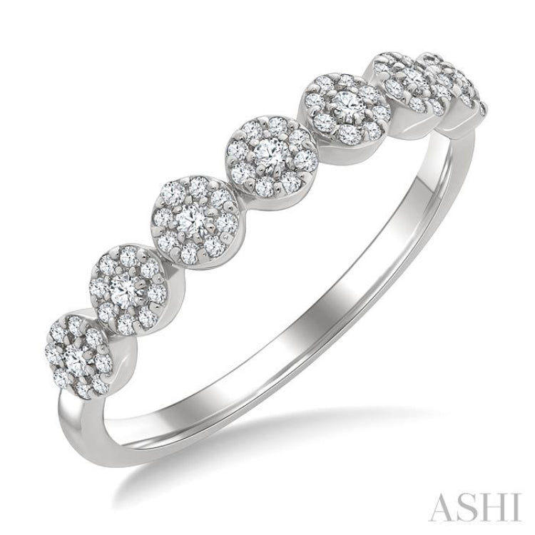 1/4 Ctw Circular Mount Round Cut Diamond Cluster Fashion Band in 14K White Gold