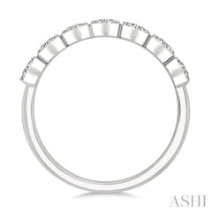 1/4 Ctw Circular Mount Round Cut Diamond Cluster Fashion Band in 14K White Gold
