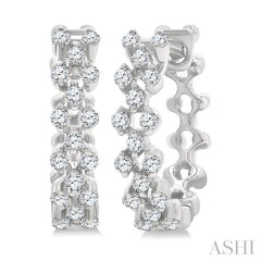 1/4 Ctw Lattice Round Cut Diamond Fashion Hoop Earring in 10K White Gold