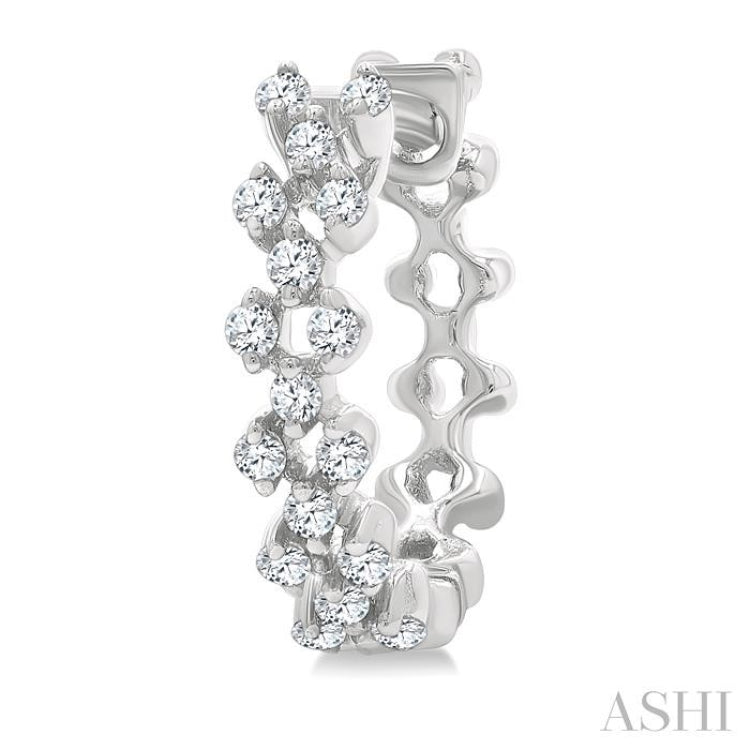 1/4 Ctw Lattice Round Cut Diamond Fashion Hoop Earring in 10K White Gold