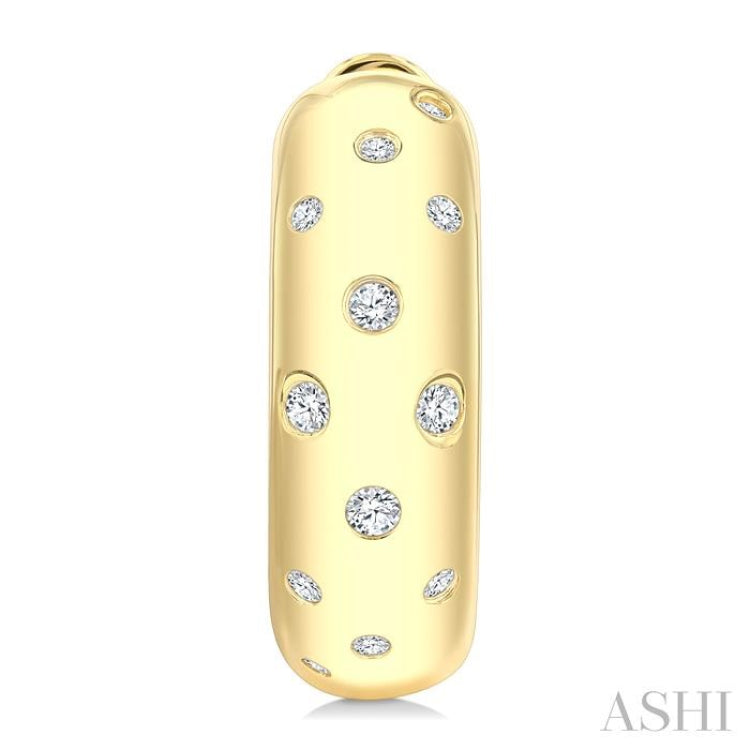 1/4 Ctw Mosaic Flush Set Round Cut Diamond Fashion Hoop Earring in 10K Yellow Gold