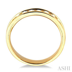 1/2 Ctw Round Cut Diamond Wedding Band in 14K Yellow Gold