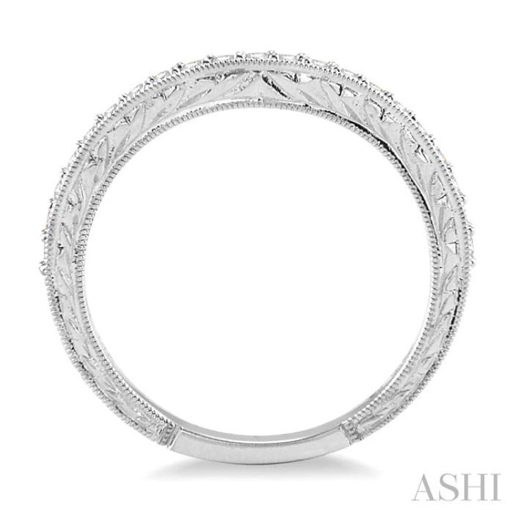 1/4 Ctw Diamond Wedding Band in 14K White Gold