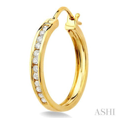 1/2 Ctw Round Cut Diamond Hoop Earrings in 14K Yellow Gold