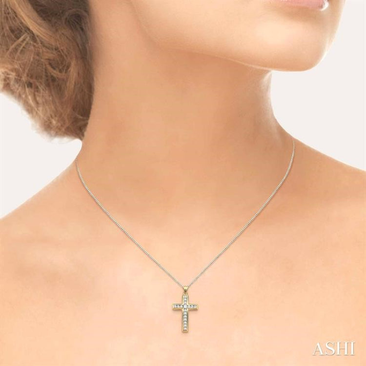 1 Ctw Round Cut Diamond Cross Pendant in 14K Yellow Gold with Chain