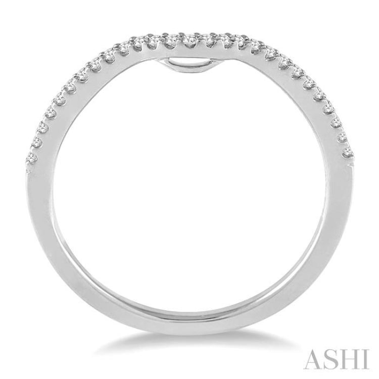 1/6 Ctw Round Cut Diamond Wedding Band in 14K White Gold