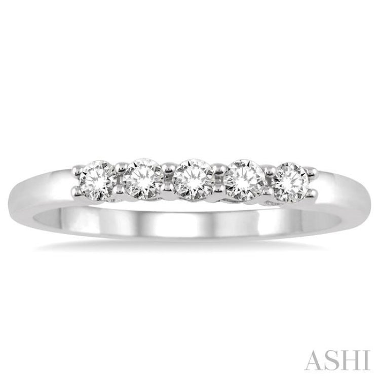 1/4 Ctw Round Cut Diamond Wedding Band in 14K White Gold