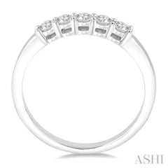 1/4 Ctw Round Cut Diamond Wedding Band in 14K White Gold