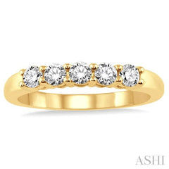 1/2 Ctw Round Cut Diamond Wedding Band in 14K Yellow Gold