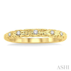 1/20 Ctw Round Cut Diamond Wedding Band in 14K Yellow Gold