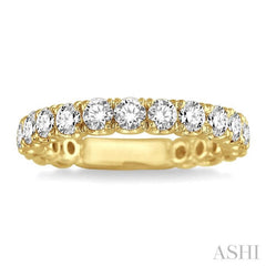 3/4 Ctw Round Cut Diamond Wedding Band in 14K Yellow Gold