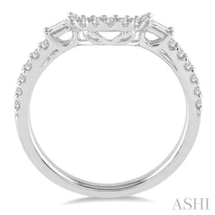 1/3 Ctw Crescent Shape Center Diamond Wedding Band in 14K White Gold