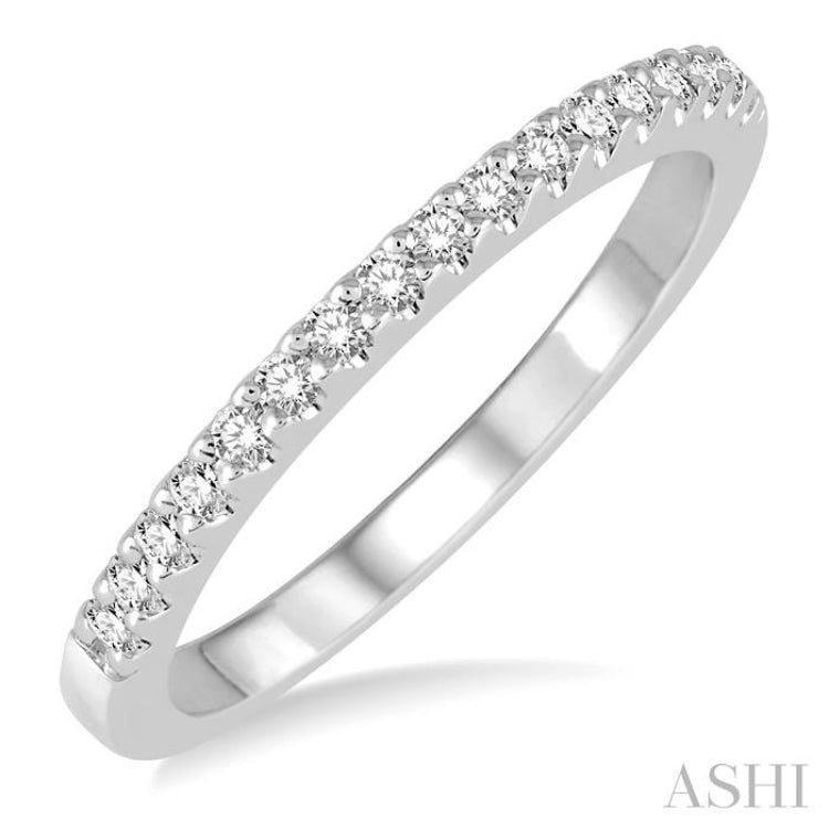 1/6 Ctw Round Cut Diamond Wedding Band in 14K White Gold