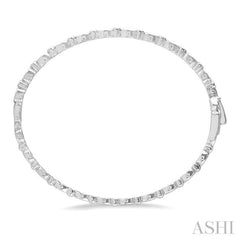 1/4 Ctw Marquise Mount Round Cut Diamond Stackable Bangle in 14K White Gold