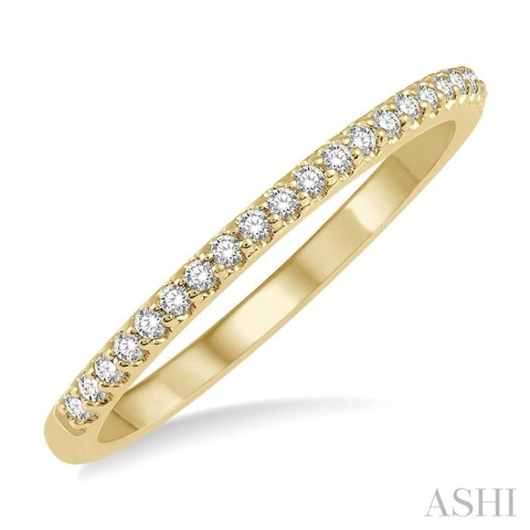 1/10 Ctw Round Cut Diamond Wedding Band in 14K Yellow Gold