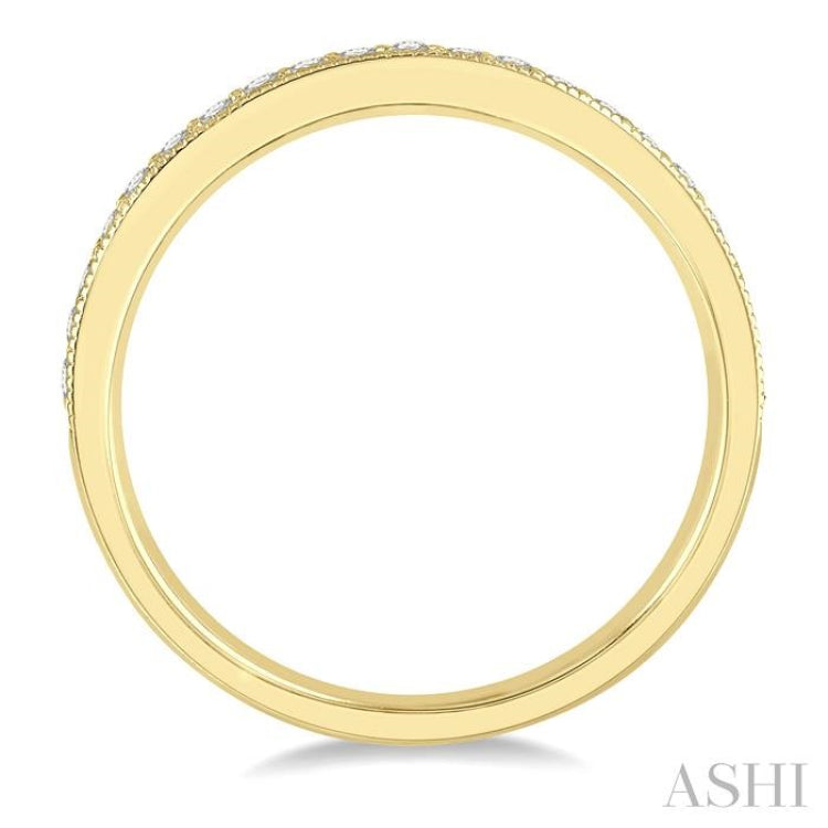 1/4 ctw Round Cut Diamond Wedding Band in 14K Yellow Gold