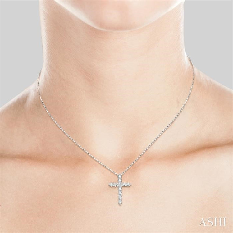 1/2 Ctw Round Cut Diamond Cross Pendant in 14K White Gold with Chain