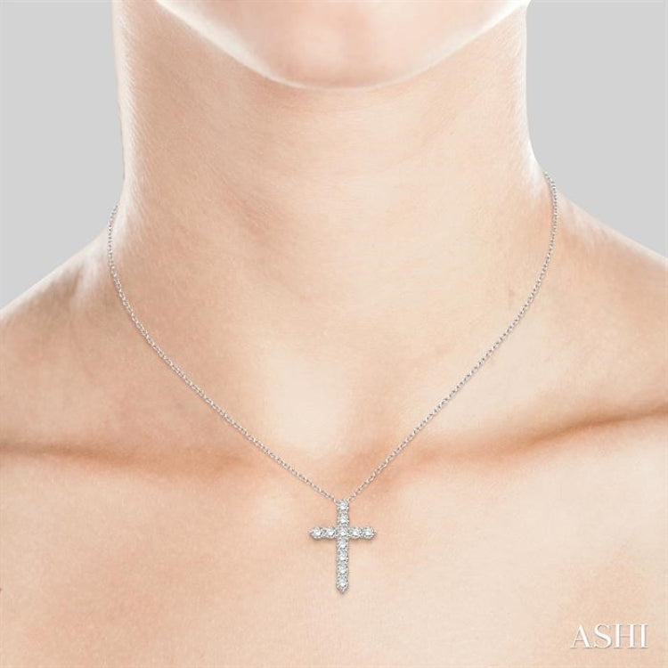 1 1/2 Ctw Round Cut Diamond Cross Pendant in 14K White Gold with Chain