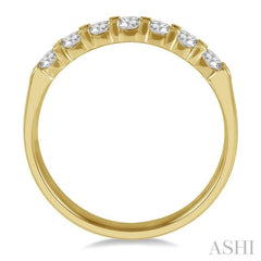 1/2 ctw 7 Stone Round Cut Diamond Wedding Band in 14K Yellow Gold