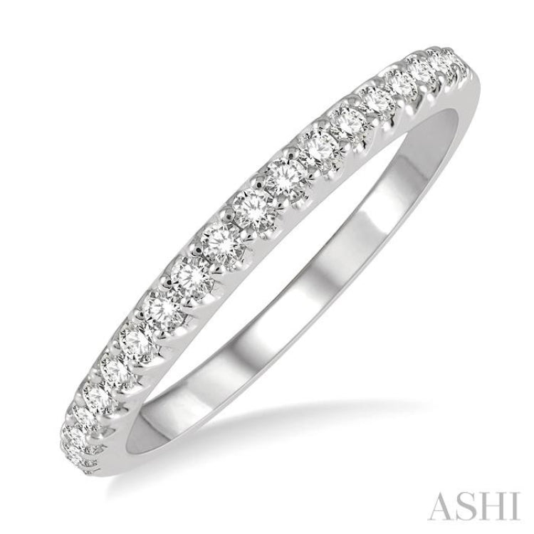 1/4 Ctw Round Cut Diamond Wedding Band in 14K White Gold