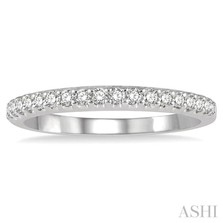 1/4 Ctw Round Cut Diamond Wedding Band in 14K White Gold