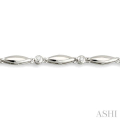 1/4 Ctw Boat Shape Round Cut Diamond Bracelet in 10K White Gold