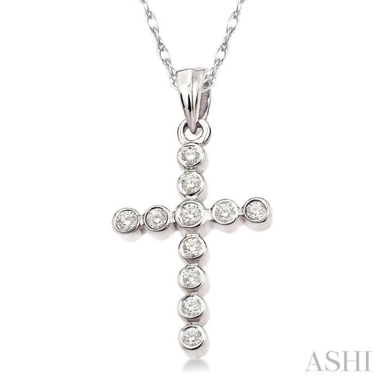 1/4 Ctw Round Cut Diamond Cross Pendant in 14K White Gold with Chain