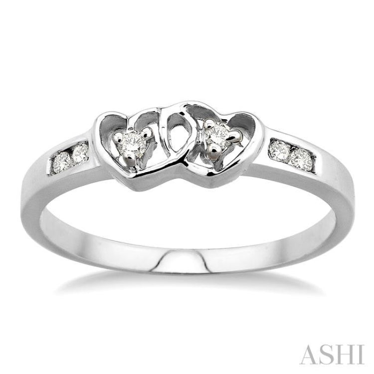 1/10 Ctw Round Cut Diamond Twin Heart Ring in Sterling Silver