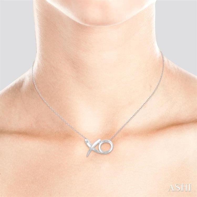 1/50 Ctw 'XO' Hugs and Kisses Round Cut Diamond Fashion Pendant With Chain in Sterling Silver