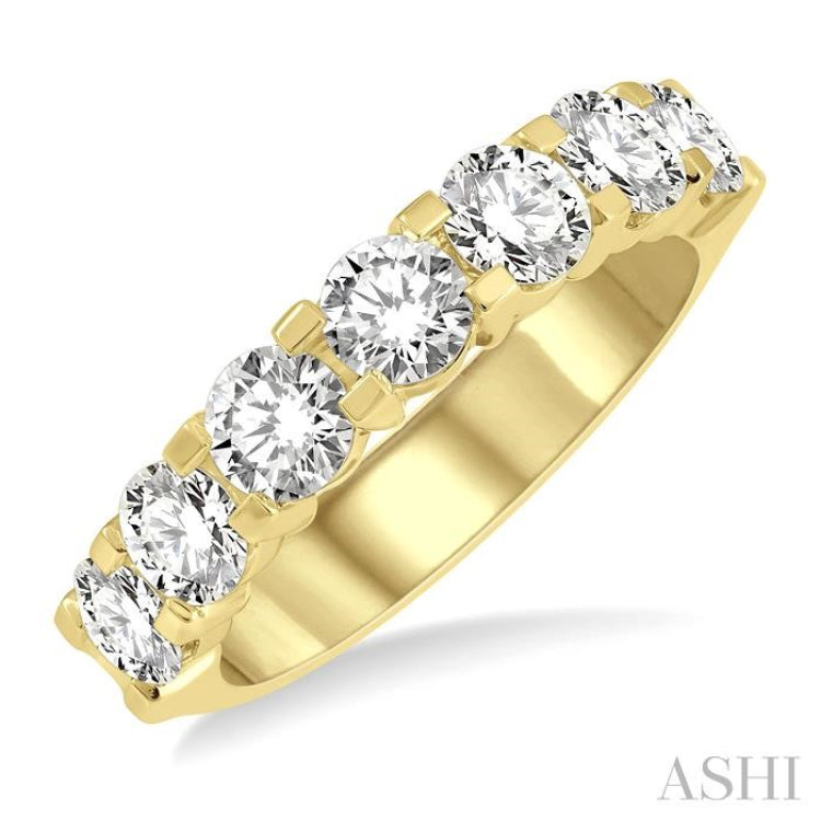 1 1/2 ctw 7 Stone Round Cut Diamond Wedding Band in 14K Yellow Gold