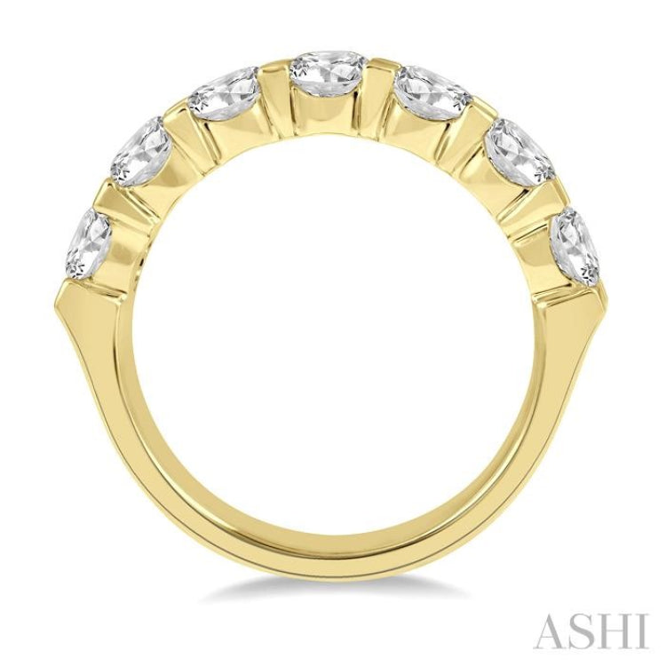 1 1/2 ctw 7 Stone Round Cut Diamond Wedding Band in 14K Yellow Gold