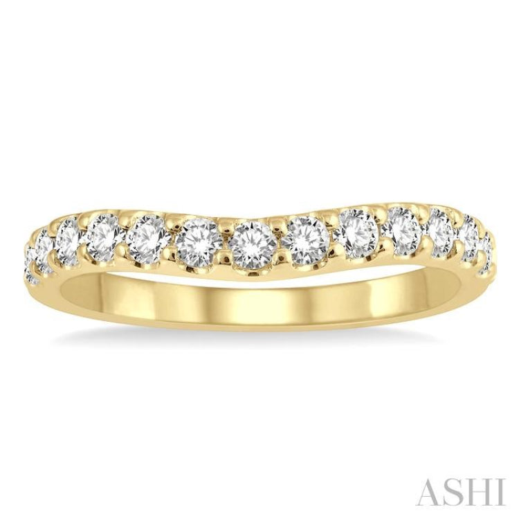 1/2 Ctw Arched Center Round Cut Diamond Wedding Band in 14K Yellow Gold