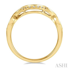 1/8 ctw Round Cut Diamond Wedding Band in 14K Yellow Gold