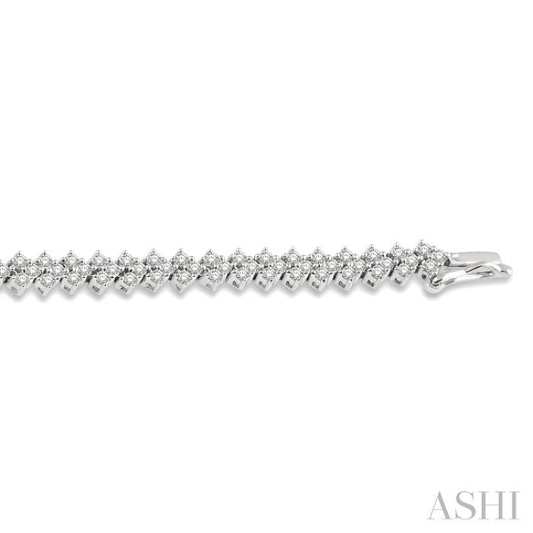 2 Ctw Chevron Round Cut Diamond Tennis Bracelet in 14K White Gold