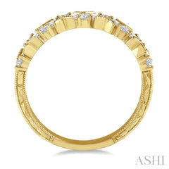 5/8 Ctw Zigzag Baguette and Round Cut Diamond Ring in 14K Yellow Gold