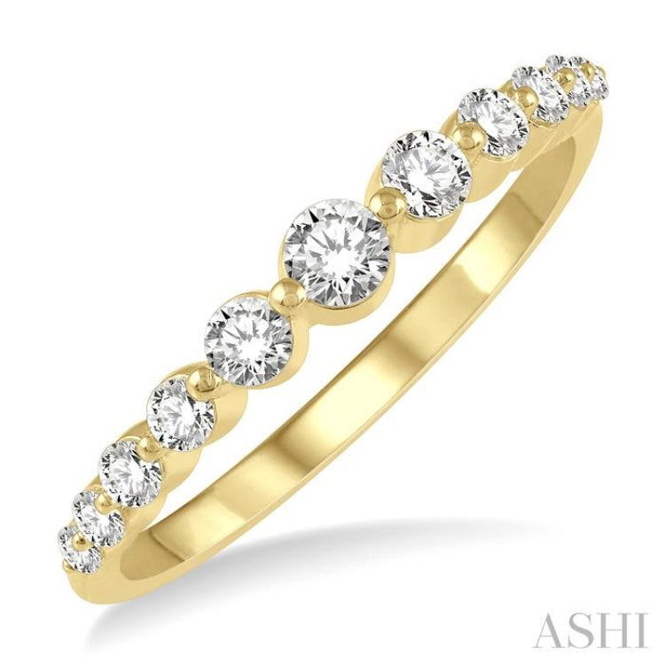 1/3 Ctw Graduated Round Cut Diamond Fashion Ring in 14K Yellow Gold