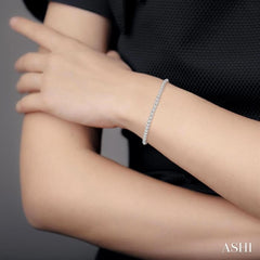 1 Ctw Round Cut Diamond Illusion Tennis Bracelet in 14K White Gold