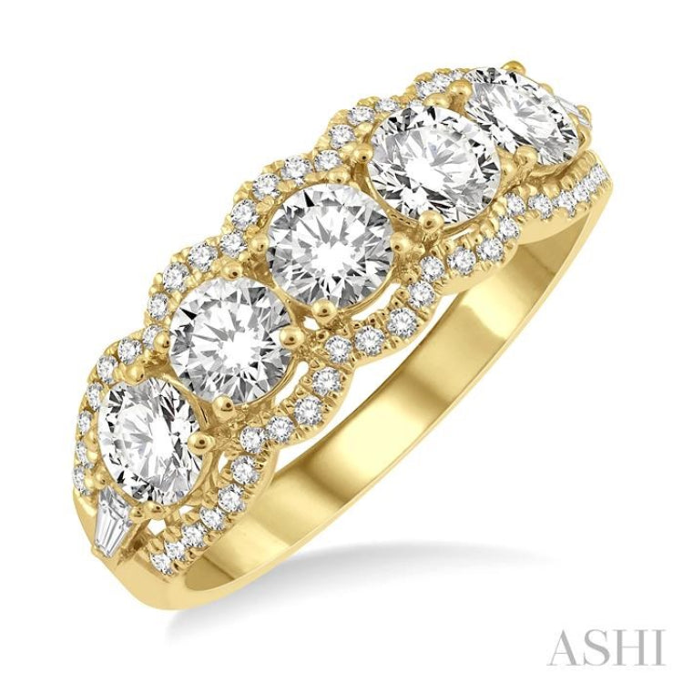 1 1/2 Ctw Baguette and Round Cut Diamond Fashion Ring in 14K Yellow Gold