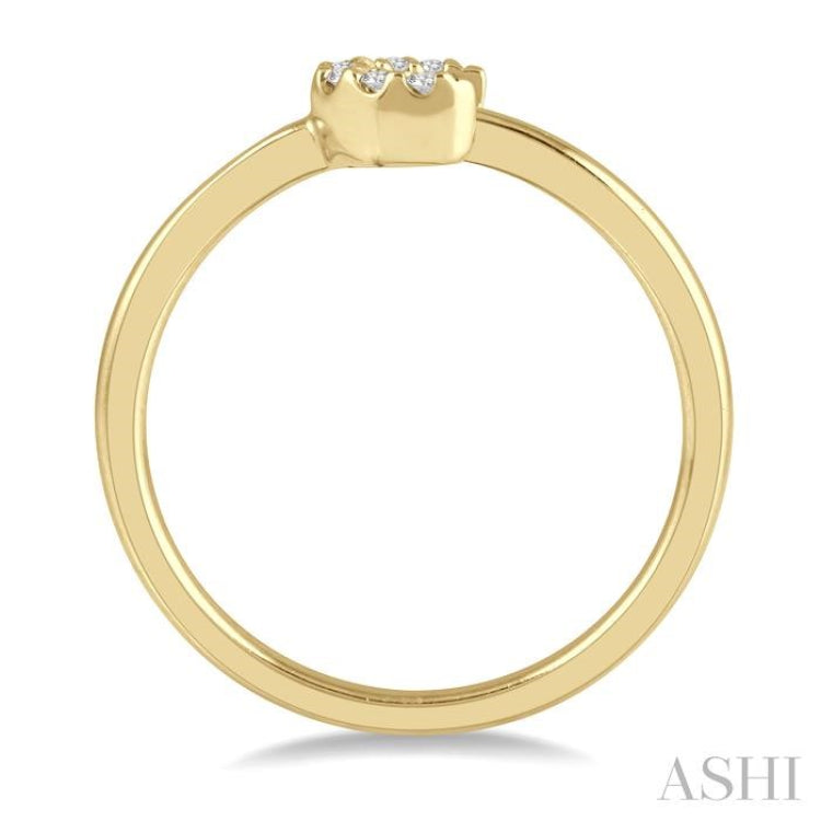 1/20 Ctw Crescent Round Cut Diamond Petite Fashion Ring in 14K Yellow Gold