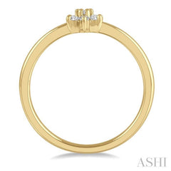 1/8 Ctw Floral Round Cut Diamond Petite Fashion Ring in 14K Yellow Gold